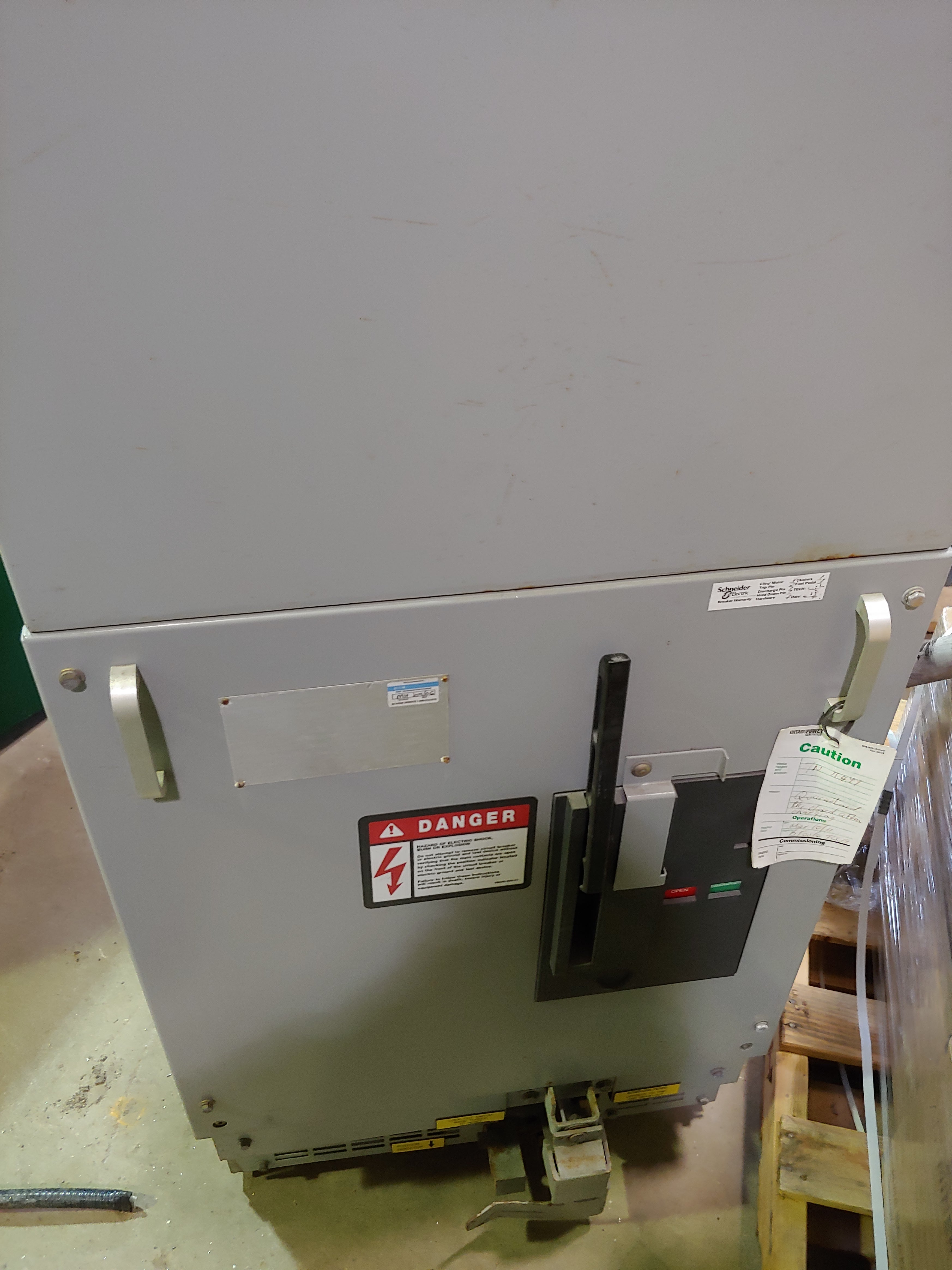 Square D Medium Voltage VR Type Breaker, 5 KV, 3000 AMP Rated ETI Sales