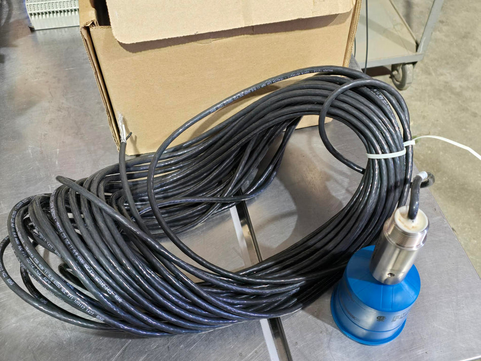 SIEMENS XRS-5C ULTRASONIC TRANSDUCER 1P7ML11051CA110A WITH 30 METER CORD, NPT