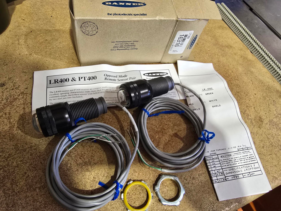 LOT OF 2 BANNER LR1000 EMITTERS, (2 IN 1 BOX)