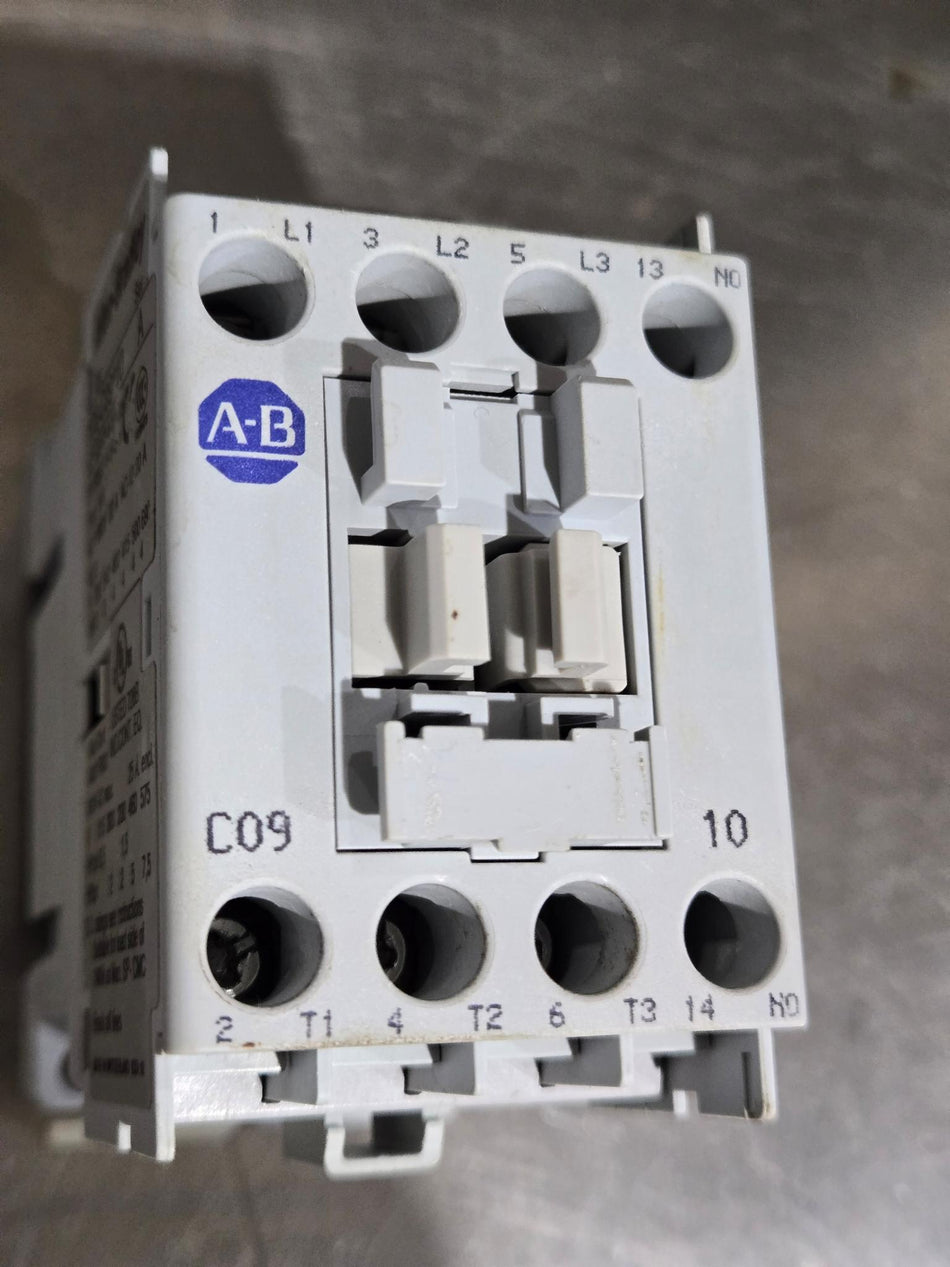 Allen Bradley 100-C09*10 Contactor - USED