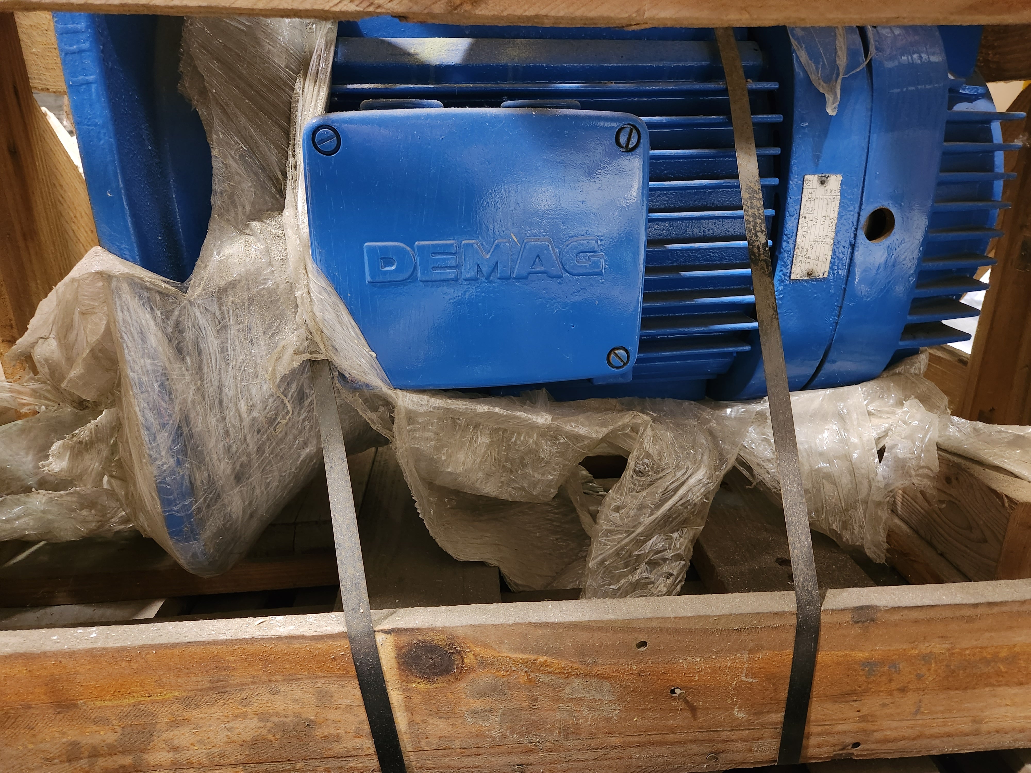 Demag Electric Motor KBH 200B6 550V 3PH 32 HP ETI Sales