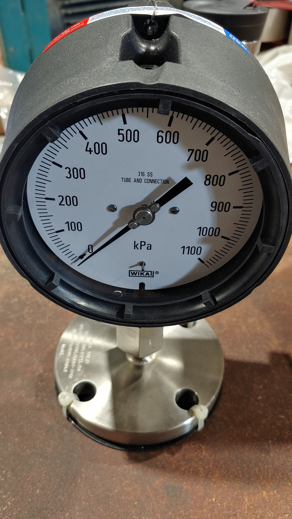 Wika Pressure Guage 232.34  0 to 1100kPa with Wika 990.27 Diaphragm seal with flange connection