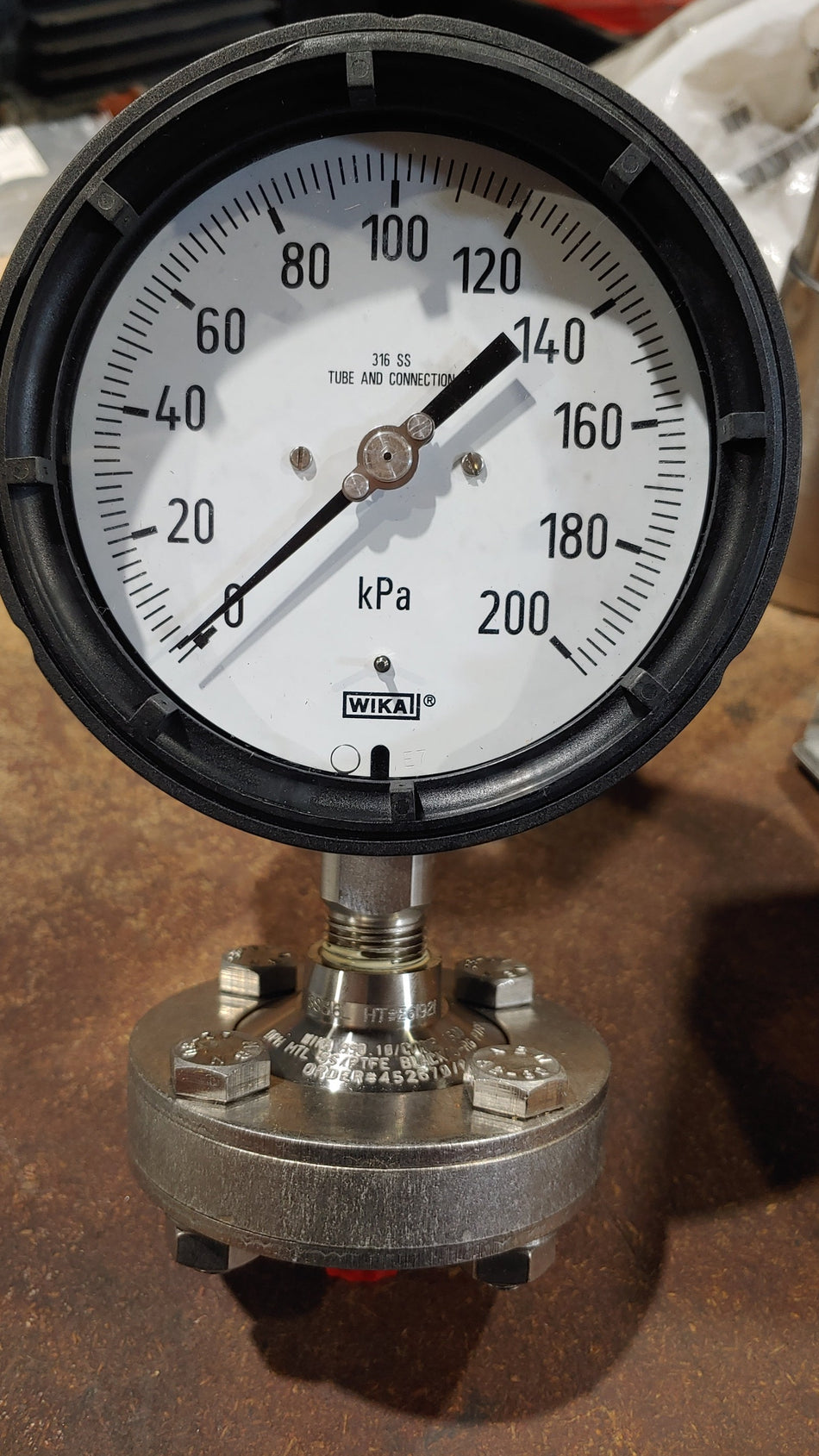 Wika Pressure Guage 232.34 4.5"  0 to 200kPa WITH Diaphragm seal with threaded connection P/N:9838562