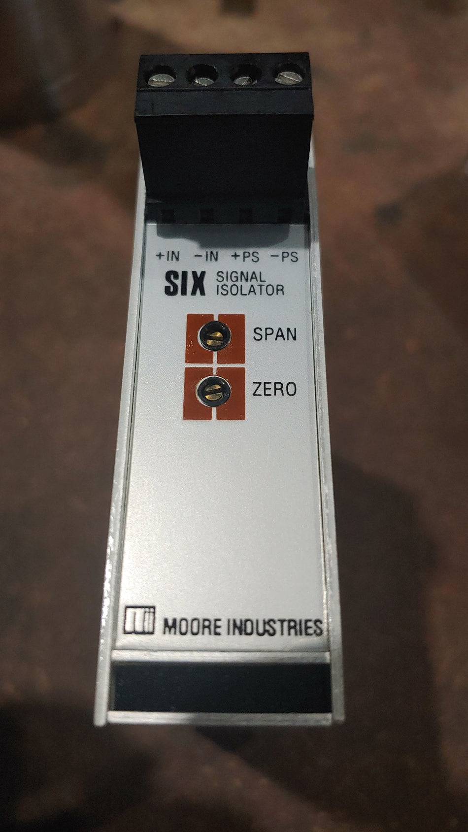 MOORE INDUSTRIES SIX/4-20MA/4-20MA/12-42DC (DIN) Signal Isolator and Converter