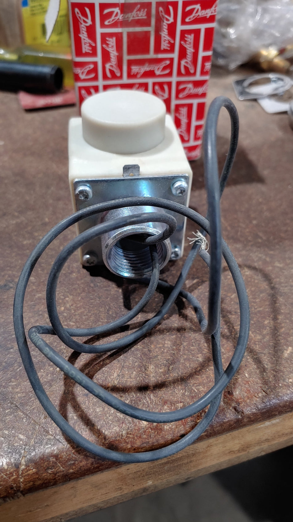 DANFOSS 018F7692 COIL FOR SOLENOID VALVE CONDUIT HUB 120V 60HZ