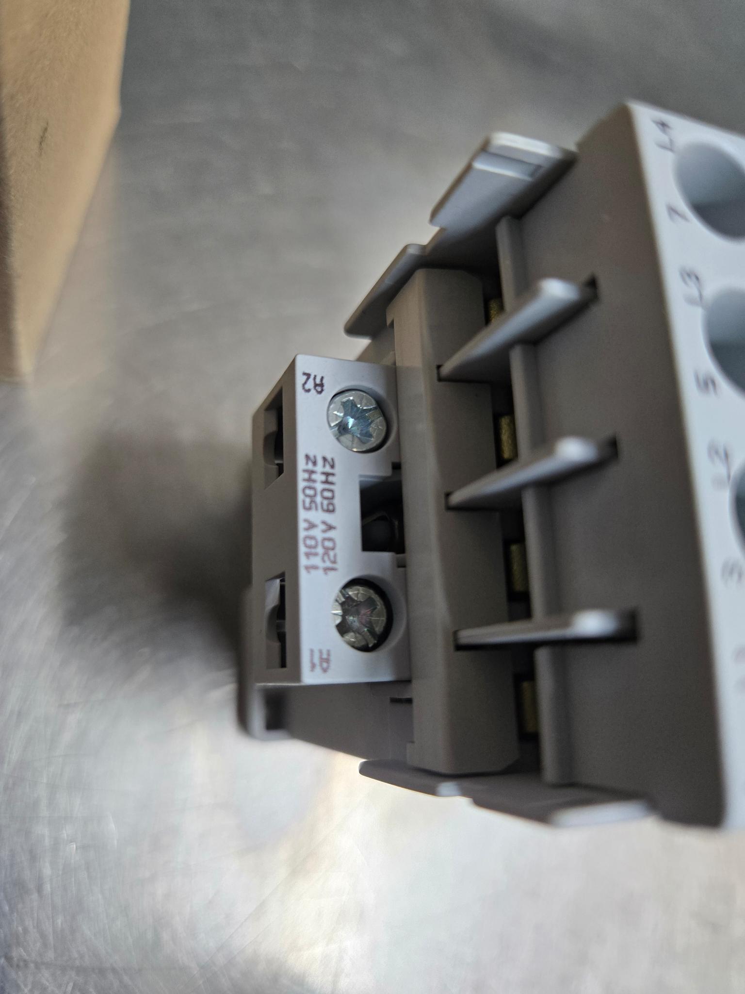 Allen-Bradley 100-C12D400 4-Pole Contactor, 690 V AC-1, 32 A - 110 V 50 Hz / 120 V 60 Hz - 8 kV - Main poles: 4 N.O. - Standard: IEC/EN 60947-4-1