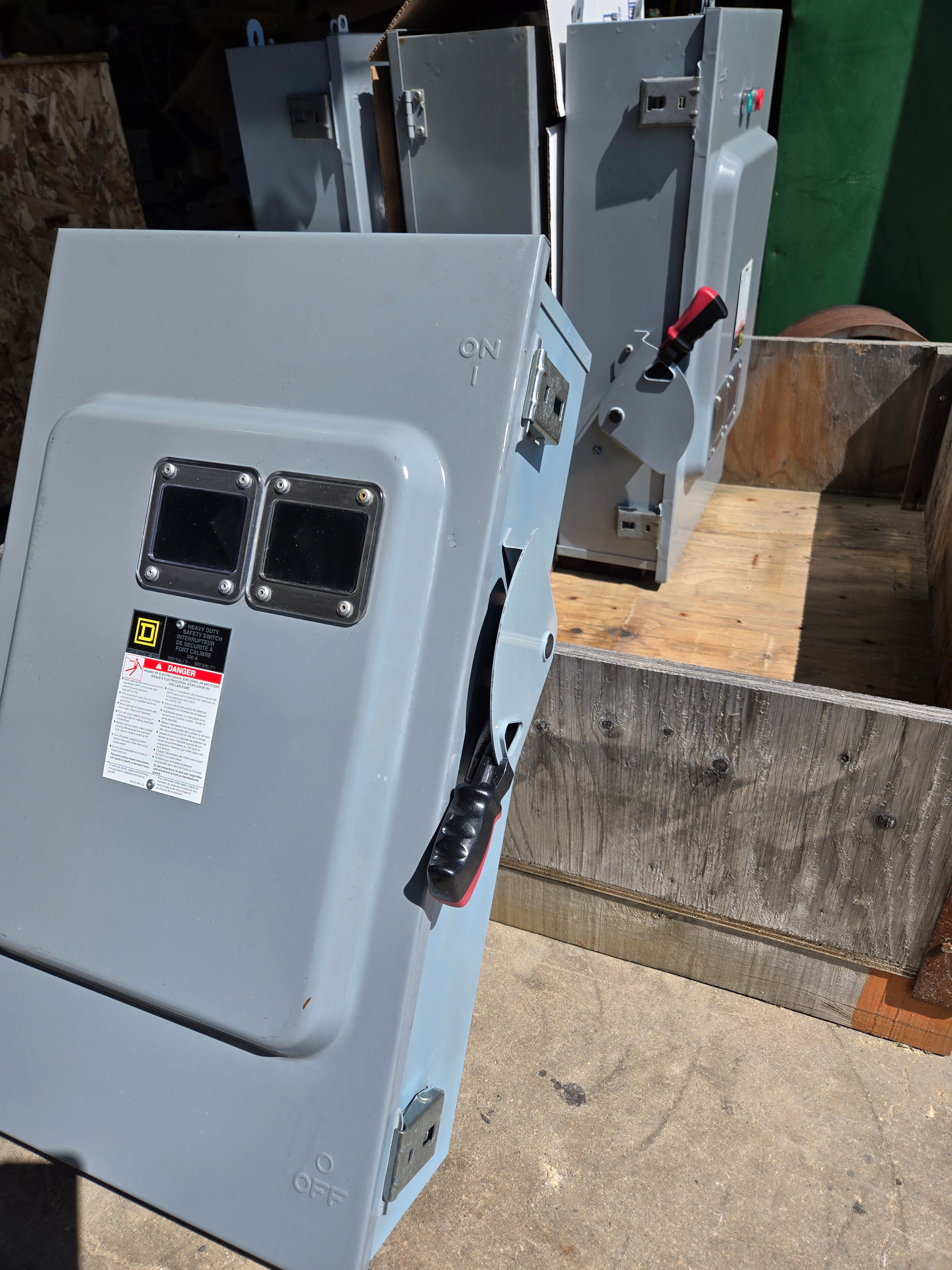 Square D CHU364AWK Heavy Duty Safety Switch, 200 A, 600 Vac/600 Vdc - 50/60 Hz - Enclosure Type: Type 3R, 5 or 12 - Single throw - Environmental Rating: Rainproof; dust tight