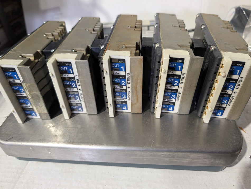 Gould/Modicon B552 Output Module 10-48vdc "Used"