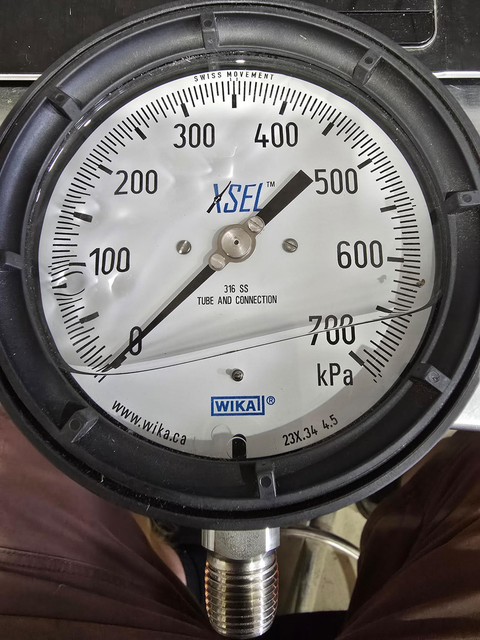 WIKA  233.34. 4.5" 0 TO 700KPA 1/2 NPT