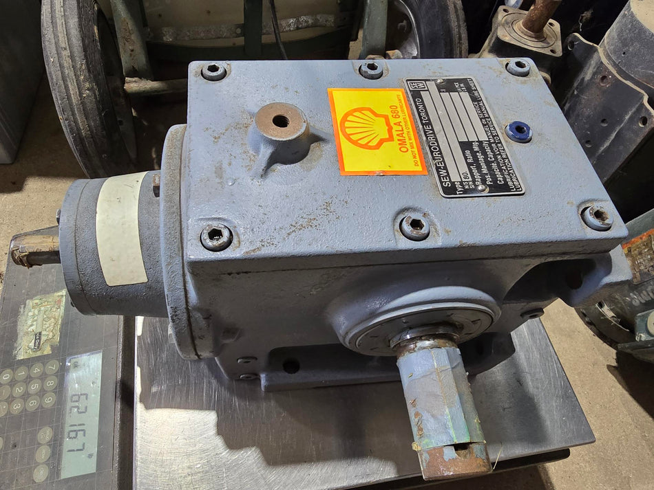 SEW Right Angle Gearbox Type S60 12.92483.9/0L, 14.21:1 Ratio, MTG:B3B, CAPACITY: 2170 LB.IN.