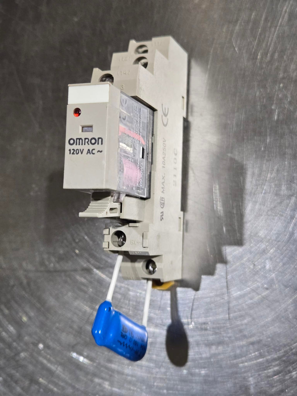 OMRON G2R-1-SN (S) 12V SPDT 10A WITH P2RF-05-E SOCKET 1172EW