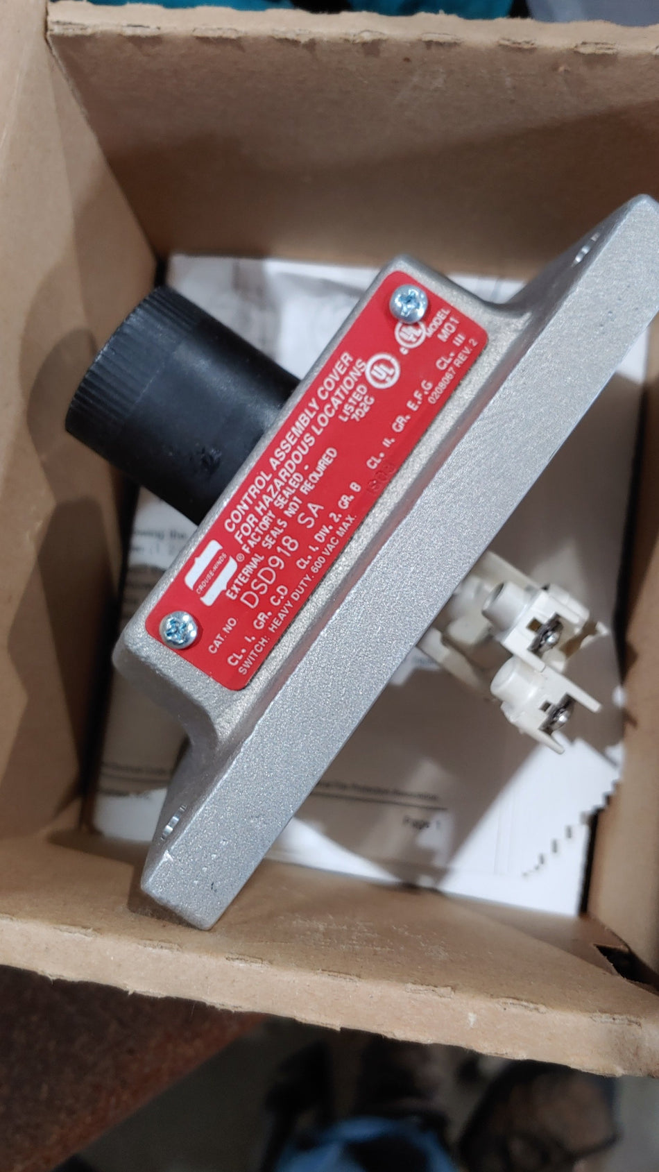 Cooper Crouse-Hinds DSD918SA PUSHBUTTON STATION COVER ASSEMBLY EXPLOSIONPROOF MOMENTARY PUSHBUTTON COPPER-FREE ALUMINUM 20 AMP 600 VAC