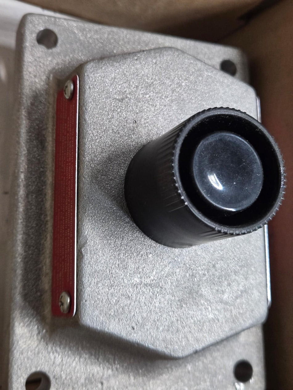 Cooper Crouse-Hinds DSD918SA PUSHBUTTON STATION COVER ASSEMBLY EX