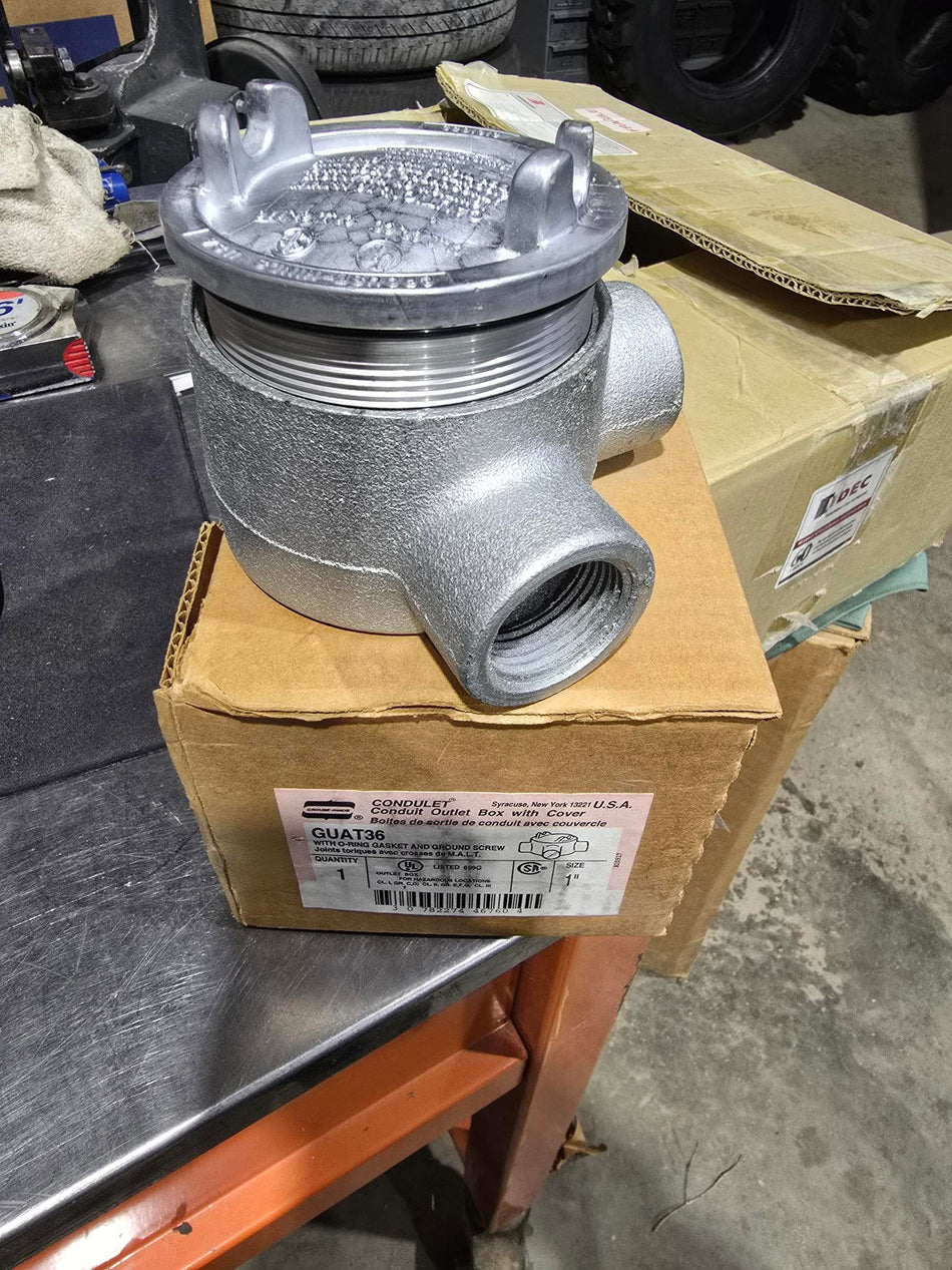 CROUSE HINDS GUAT36 CONDUIT OUTLET BOX WITH COVER 1"