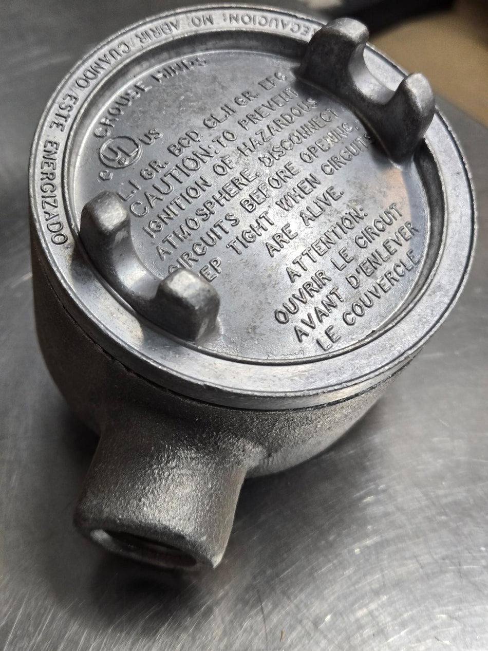 CROUSE HINDS GUAB16SA CONDUIT OUTLET BOX WITH COVER 1/2- NEW