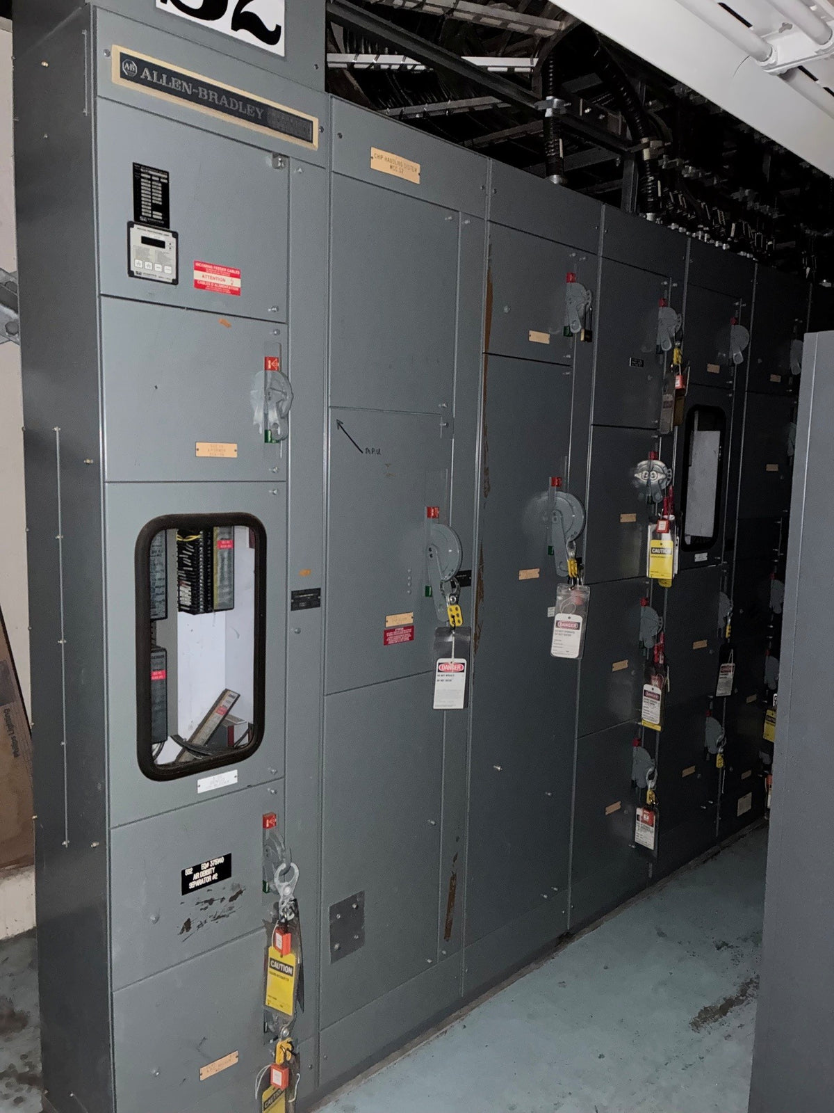 Allen-Bradley CENTERLINE 2100 MCC S2 - 600 V, 1200 A - SCA 2100-557-88