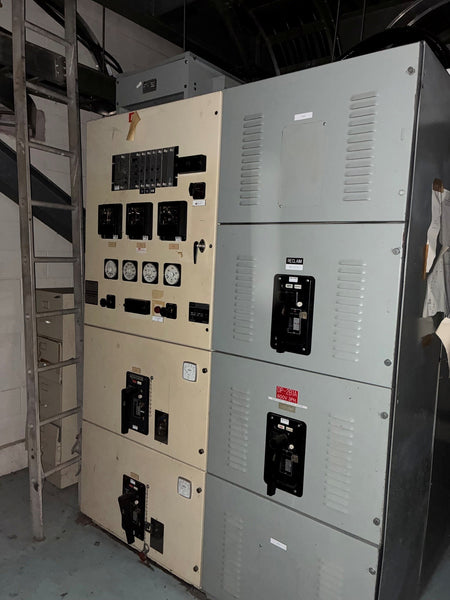 Allen-Bradley CENTERLINE 2100 MCC S2 - 600 V, 1200 A - SCA 2100-557-88