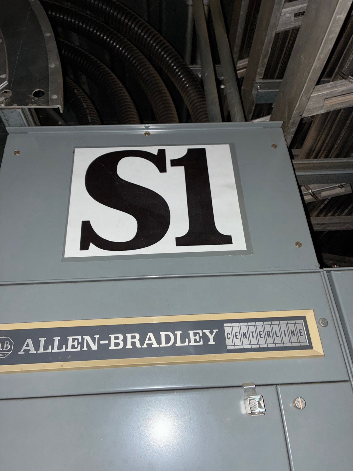 Allen-Bradley CENTERLINE 2100 MCC S1 - 600 V, 1200 A - SCA 2100-556-88