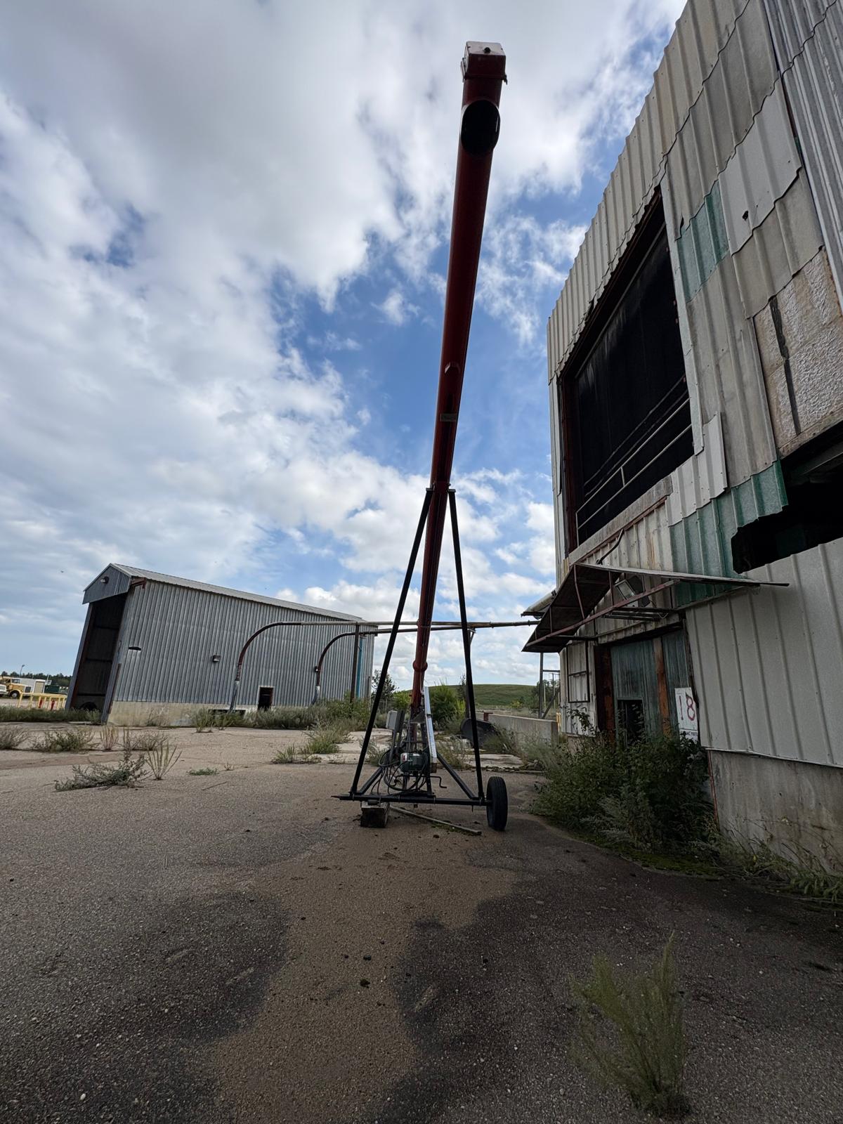 Wheatheart BH 46-8 Grain Auger, 8 in x 46 ft