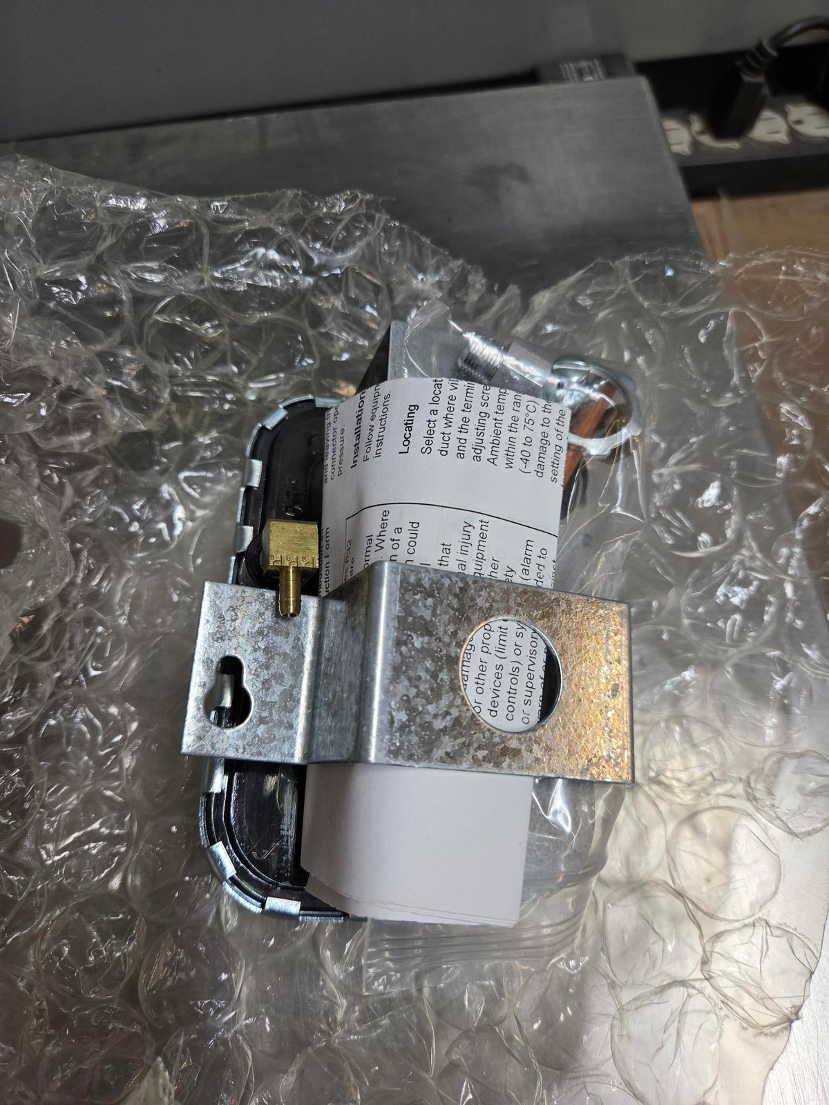 Johnson Controls P32AF-2C Differential Pressure Switch, 0.05–5 in WC