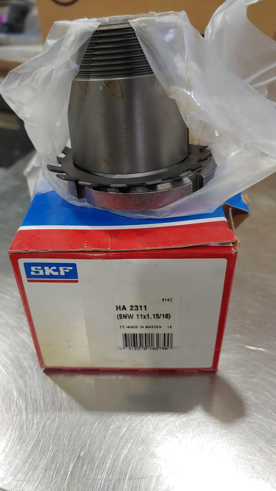SKF HA 2311 11X1.15/16 Adapter sleeve with KM lock nut and MB lock washer (NEW)