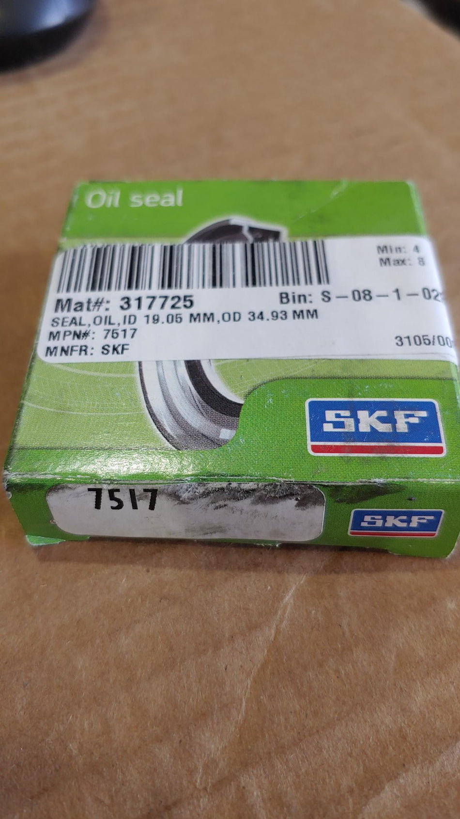 SKF 7517 Radial shaft seal with metal case, SKF Wave lip and auxiliary, contacting lip, for oil or grease