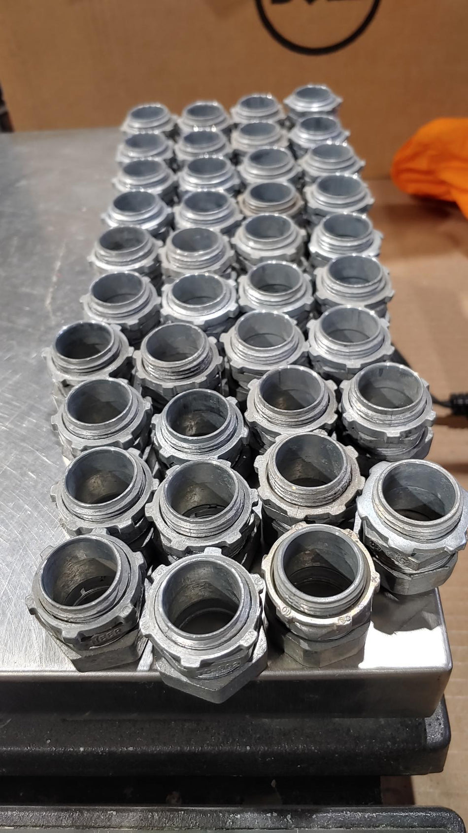 LOT OF 39 NEER TC-602  Non-Insulated Straight Gland Compression Connector With Locknut, 3/4 in  For Use With EMT Conduit, Die Cast Zinc