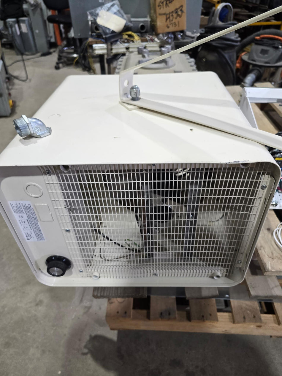 OUELLET OAS05000 Commercial Industrial Suspended Unit Heater 240VAC, WATTS: 5000, AMPS: 20.8 (USED)3