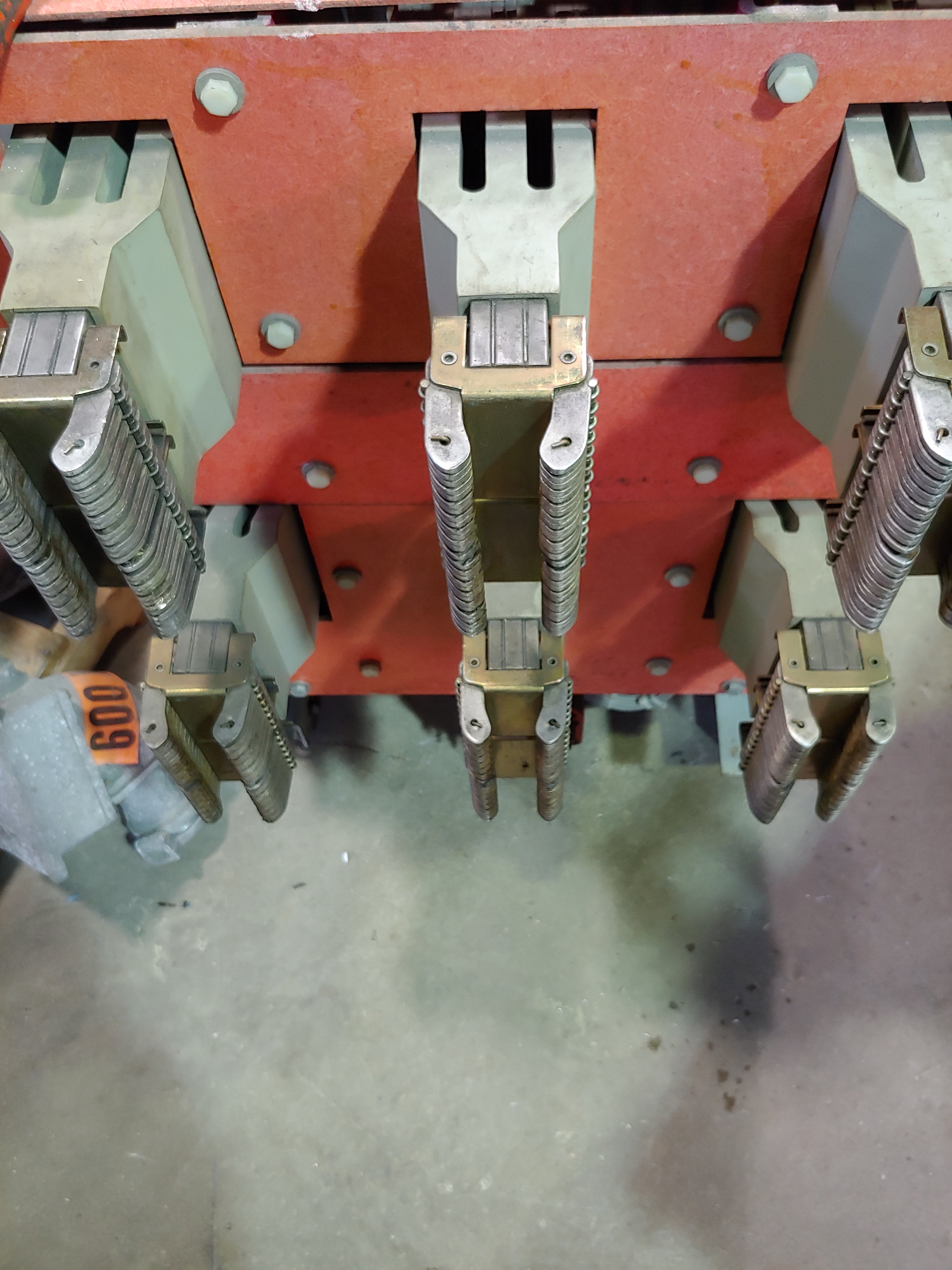 Square D Medium Voltage VR Type Breaker, 5 KV, 3000 AMP Rated ETI Sales