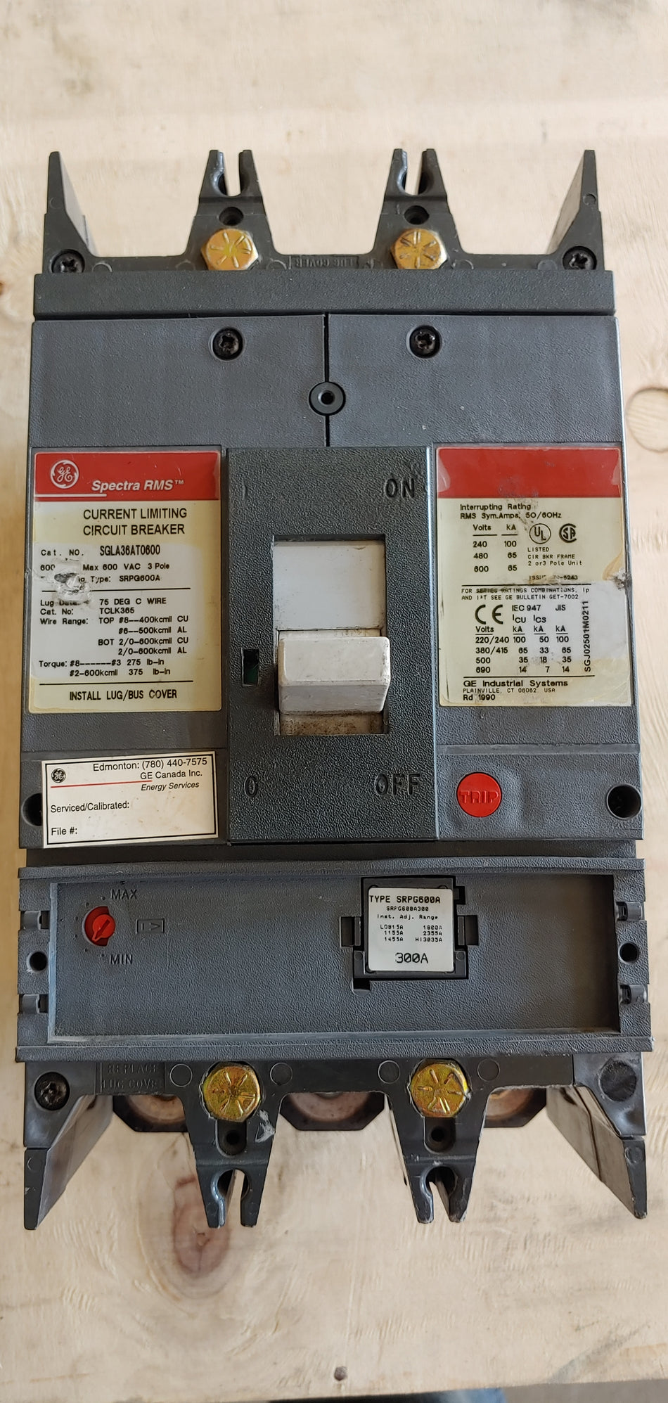 General Electric Spectra RMS Current Limiting Breaker SGLA36AT0600 3 pole 300Amp 600V Max